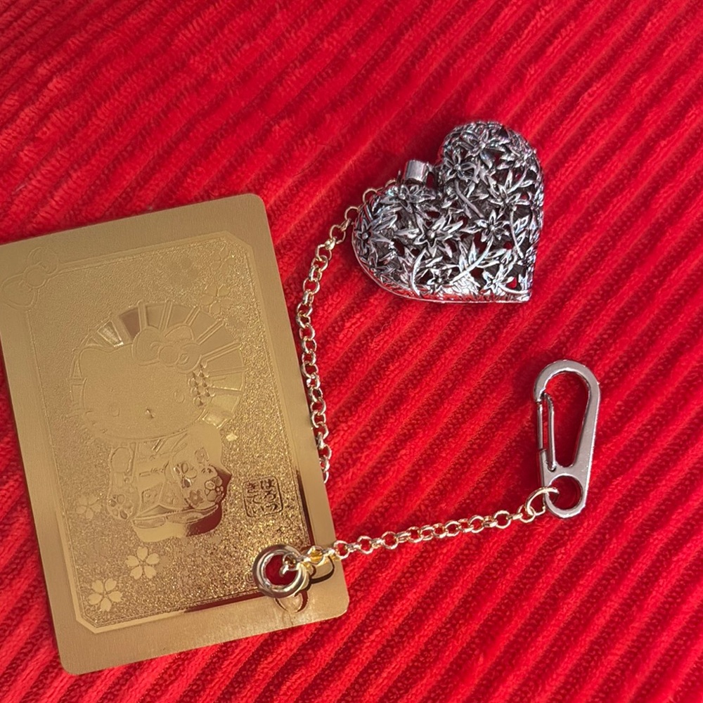 Hello Kitty Gold Playing Card 10 of ❤️s with filigree silver heart bag charm